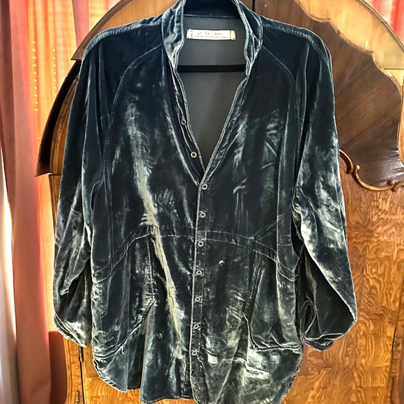 We The Free Summer Daydream Velvet Buttondown - Picture 3 of 6